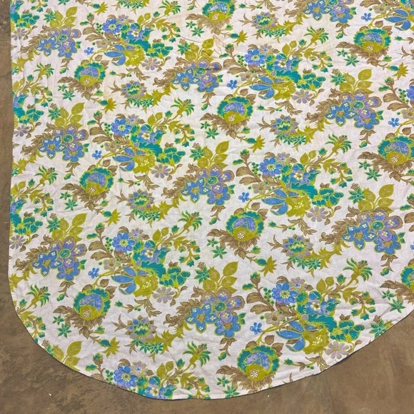Vintage floral printed oval tablecloth cotton 81 x 53 fabric cottage home linens - Picture 2 of 6